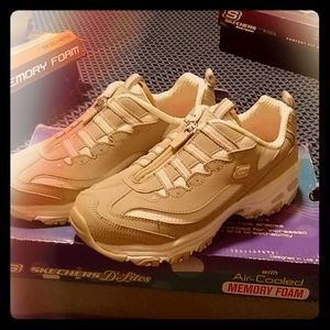 Skechers D'Lites with Air- Cooled Memory Foam